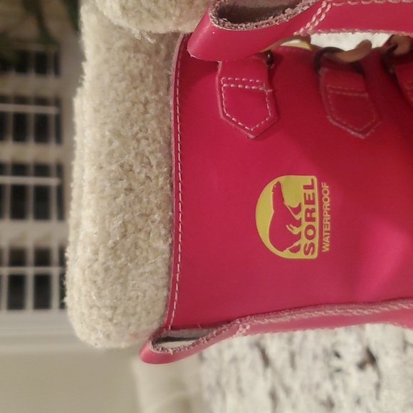 Gently used kids Sorel winter boots - Picture 2 of 4